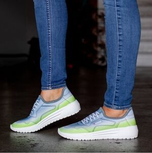 Psudo Reflex Knit Upper Sneakers Size 7 NWT